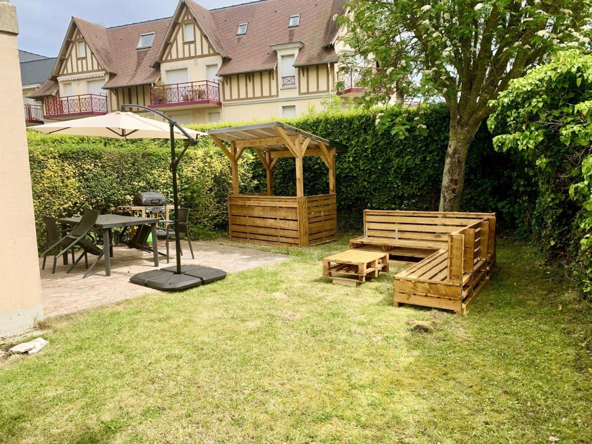 Appart 5 Pers - 500M De La Plage&Proche Thalasso Appartamento Cabourg Esterno foto